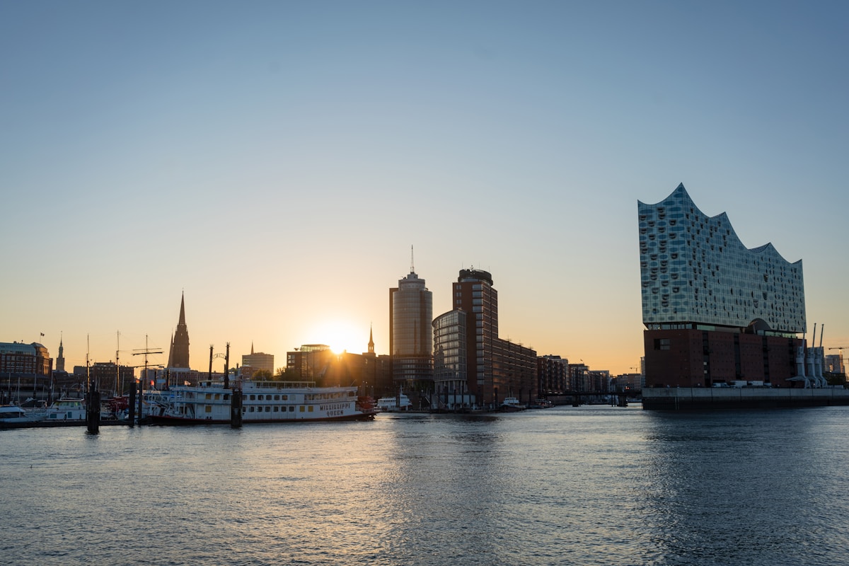 Hamburger HafenCity mit Elbphilharmonie