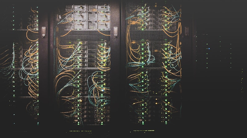 Serverraum mit blinkenden Lichtern